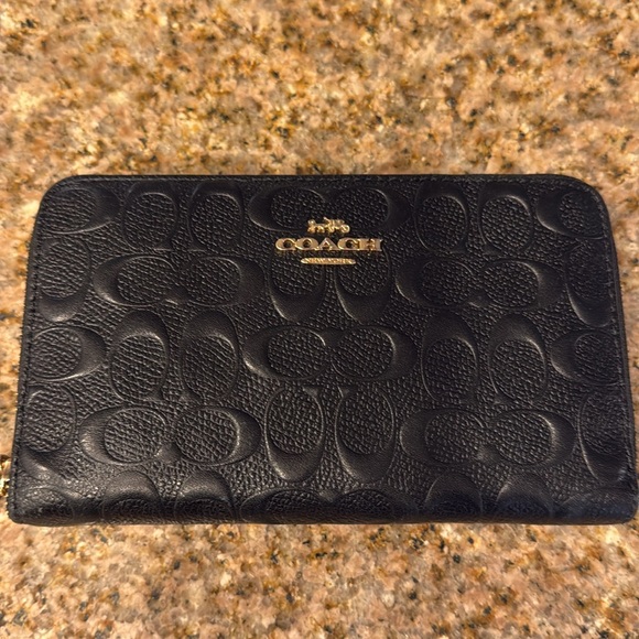Coach• Signature Leather Medium ID Zip Wallet - Picture 5 of 11
